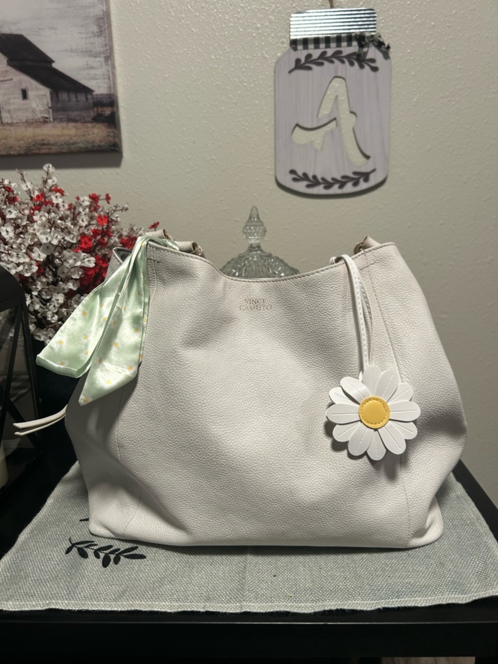 Vince Camuto White Leather Shoulder Tote with Daisy Charm and Green Daisy Scarf🌼